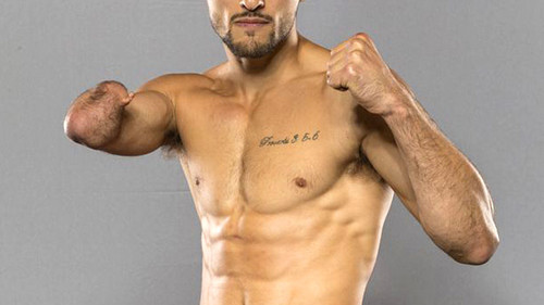 ONE-HANDED MUAY THAI FIGHTER JAKE PEACOCK